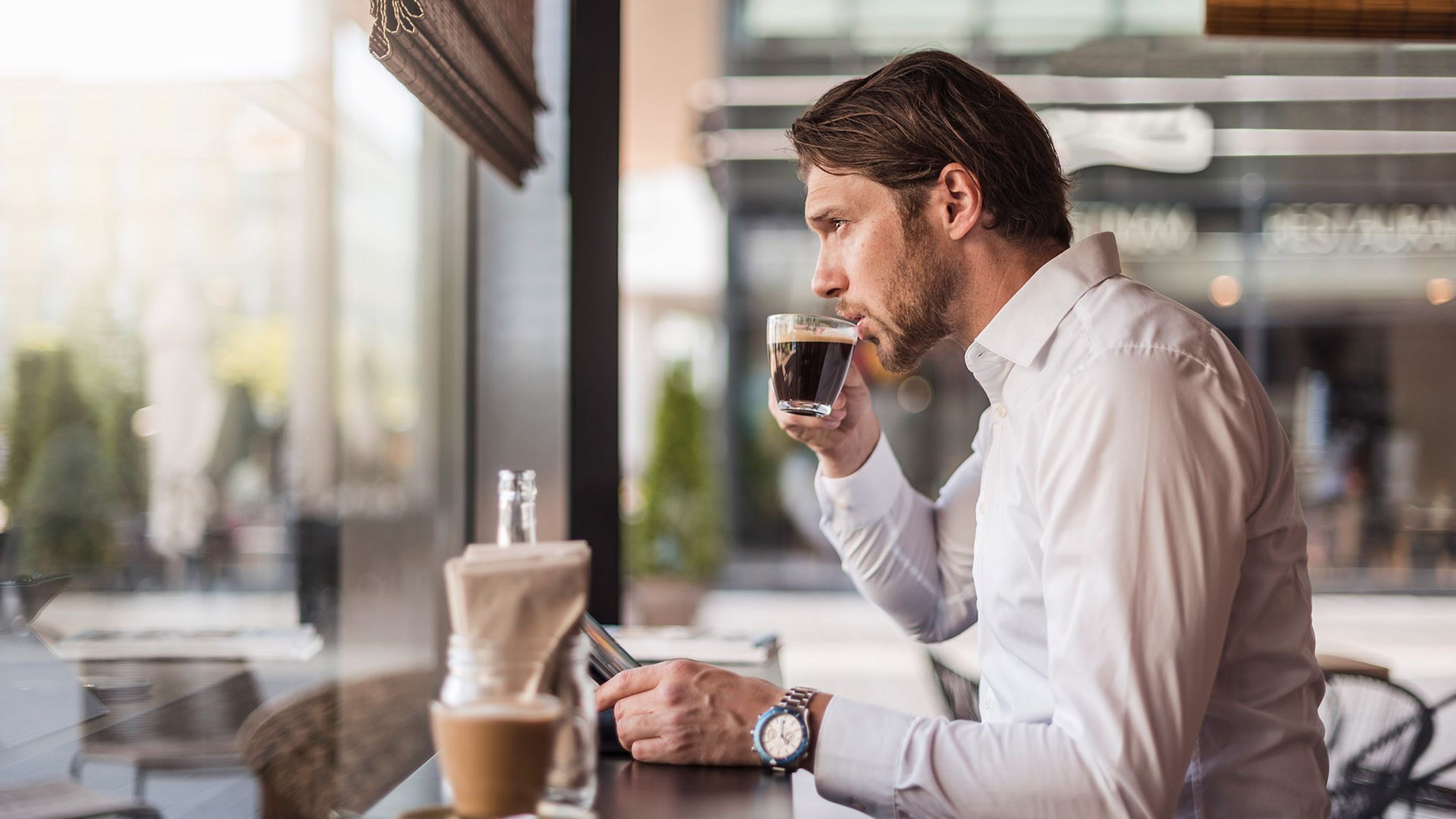 wmf-pcm_coffee-shop_PDP-5000S+_72ppi_16-9_with-bg_1920x1080_final