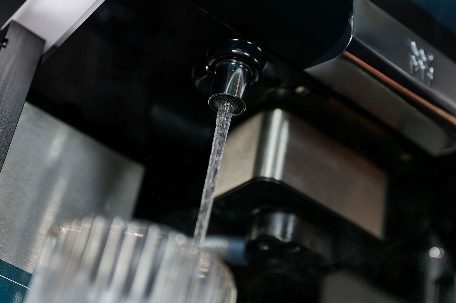 wmf-pcm_5000Splus_cm_media_HotWaterOutput_72ppi_1-1_1920x1920_final